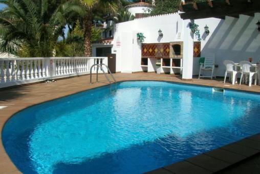 Amplia piscina