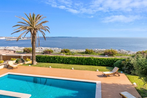 Espectacular villa en primera línea de mar en Ciutadella