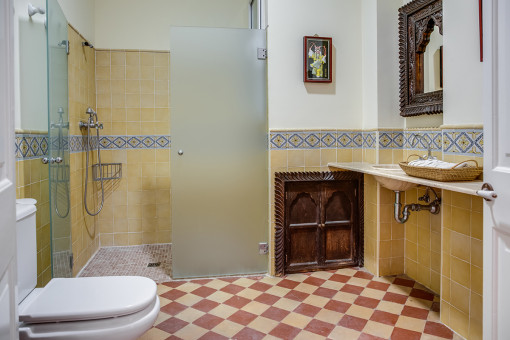 Baño en un estilo auténtico