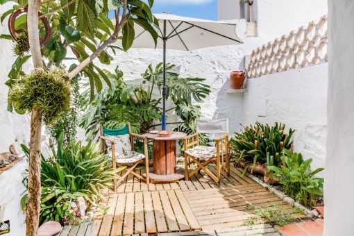 Terraza encantadora con plantas