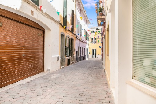 Preciosa calle en el casco antiguo