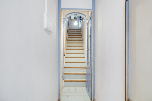 Escalera típica a la casa