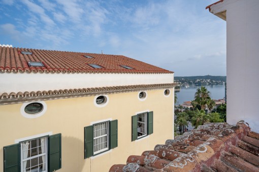 Excelente oportunidad para un pequeño hotel boutique con terraza y vistas al mar en el centro histórico de Mahón