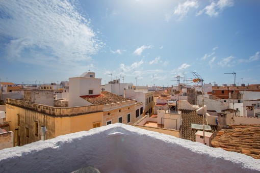 Casa de pueblo bien cuidada de 3 plantas y azotea en el casco antiguo de Ciutadella