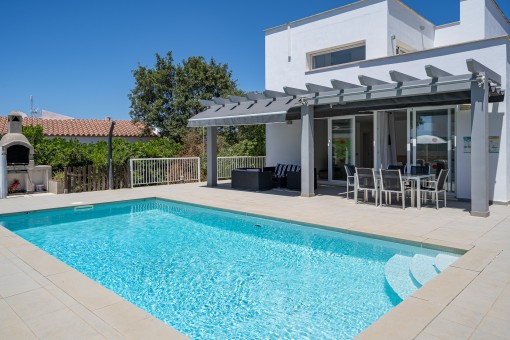 Piscina y terraza