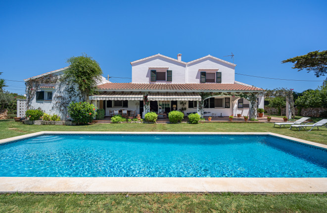 Precioso chalet con jardín y piscina en Trebaluger muy cerca de Sant Lluis, Es Castell y Mahón