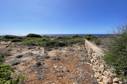 Preciosa parcela de inversión en primera línea de mar, vistas al mar, en Binidali, Menorca