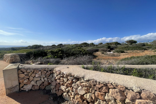 Magnifica parcela de inversión en primera línea de mar, vistas al mar, situada en Binidali, Menorca.