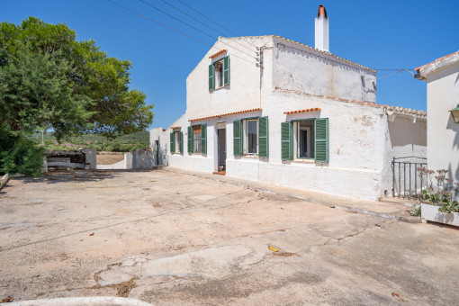 Preciosa finca rural de 42 ha con varias edificaciones y vistas despejadas a 7 kms de Mahón Menorca