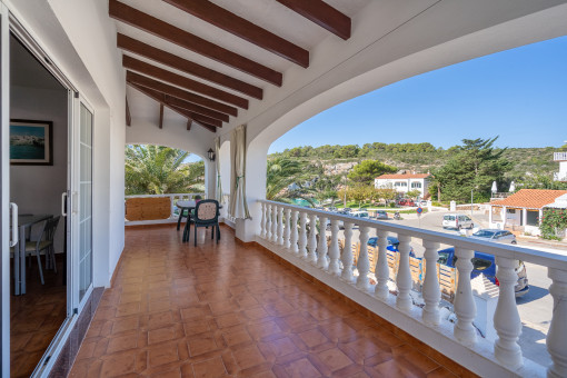 Excelente oportunidad en Cala Canutells - Gran casa familiar con piscina, jardín y vistas al mar en primera línea